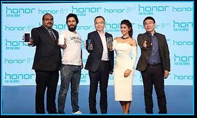Packed auditorium of media and distributors at the Honor 8 national launch