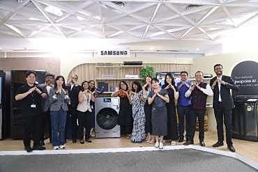 Samsung launch presentation to assembled distributors and media